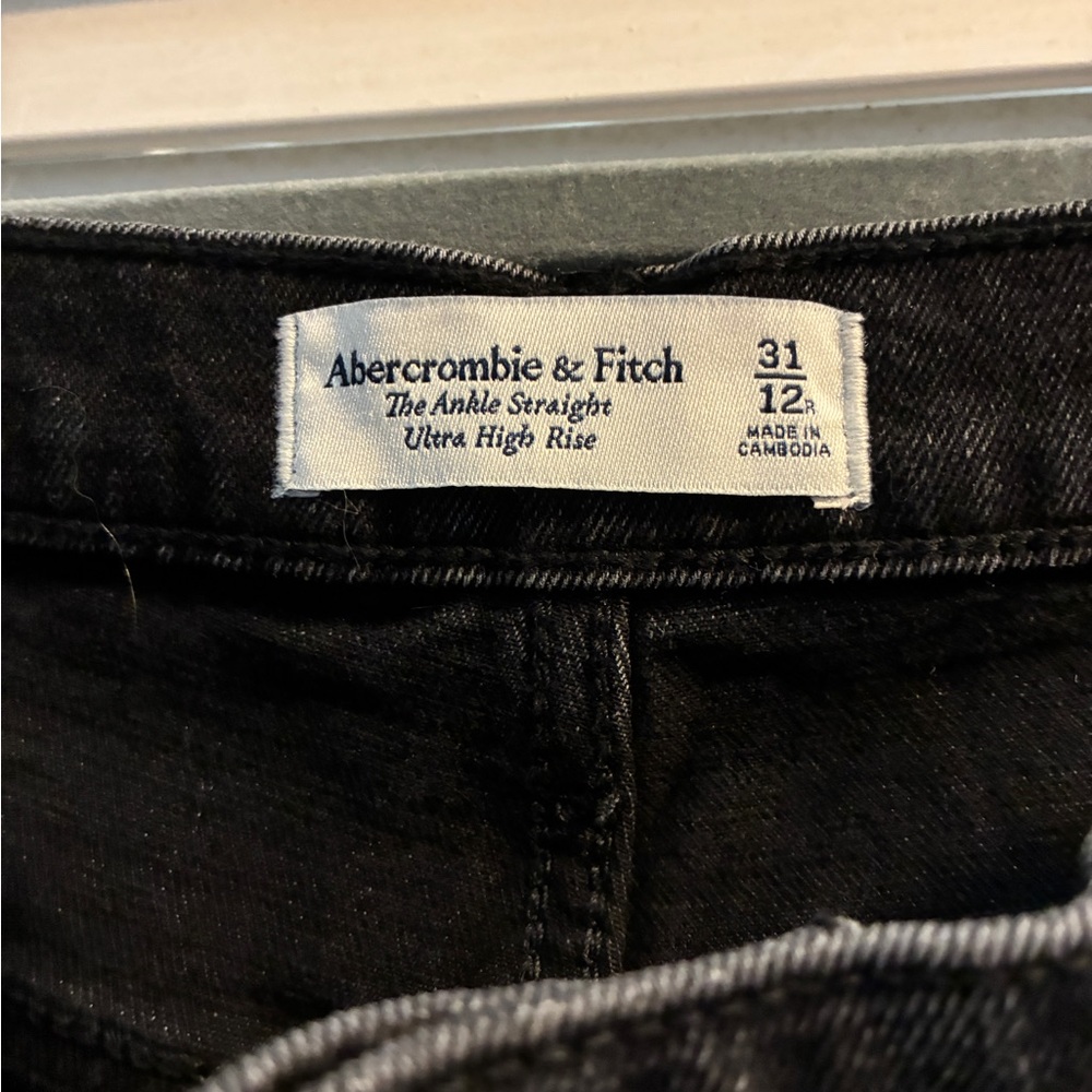 Women’s Black Jeans NWT - Picture 3 of 4